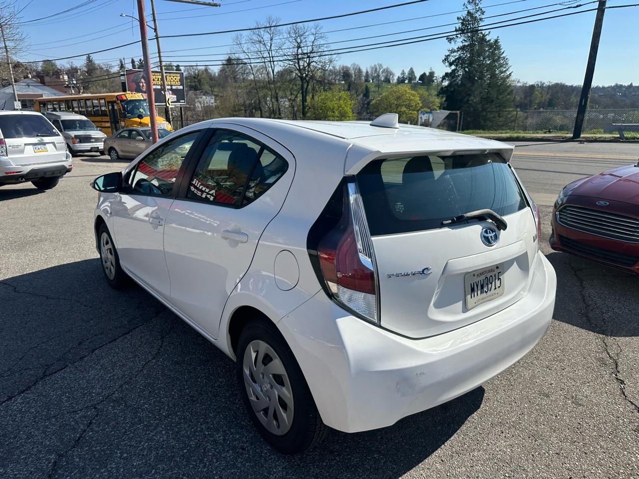 Toyota Prius c Four 2016