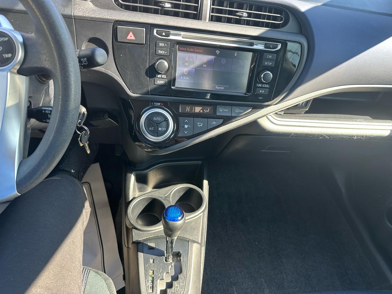 Toyota Prius c Four 2016