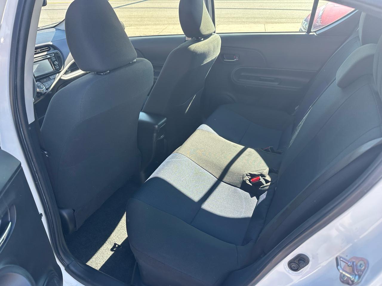 Toyota Prius c Four 2016