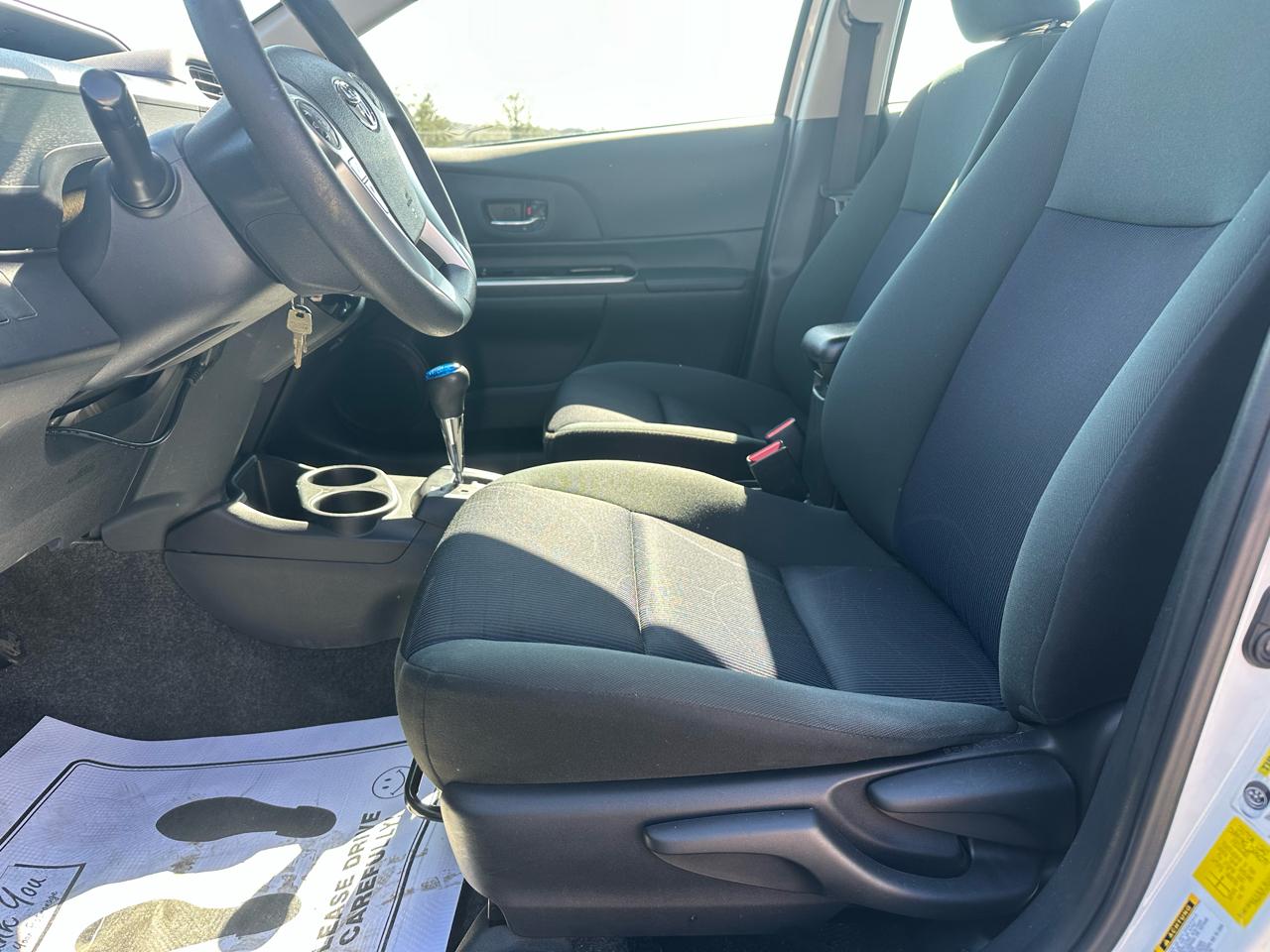 Toyota Prius c Four 2016