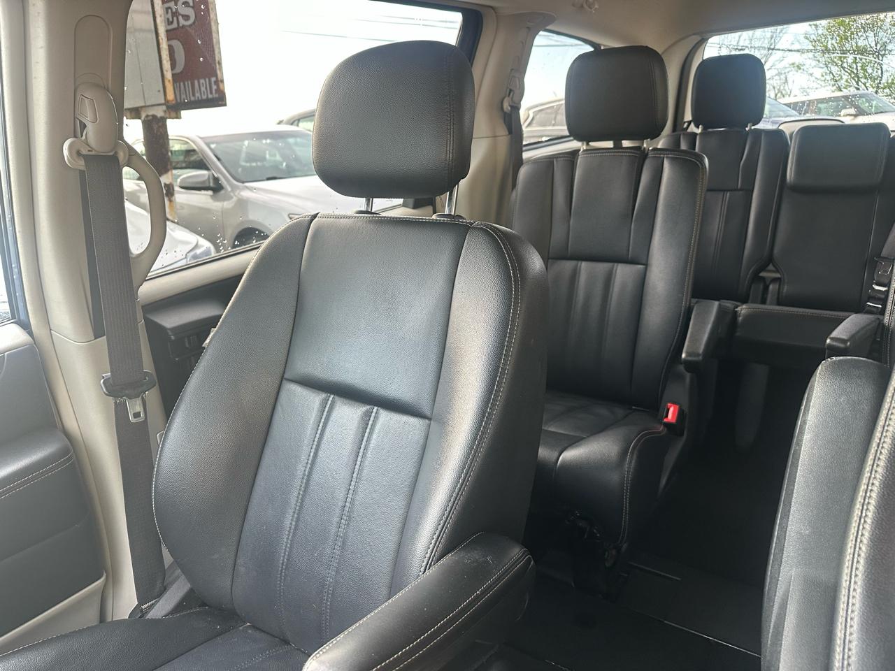 Chrysler Town & Country Touring 2016