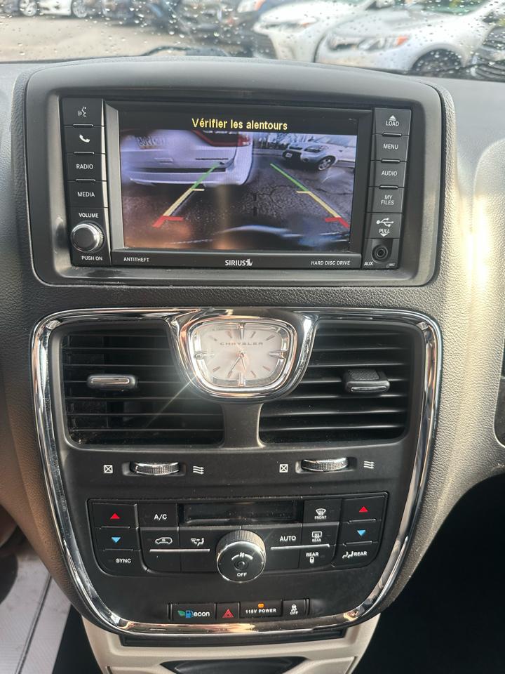 Chrysler Town & Country Touring 2016