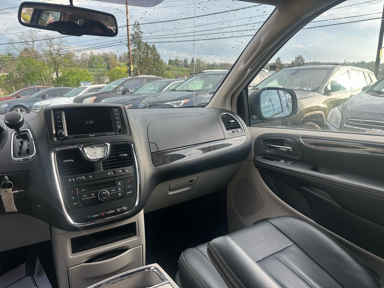 Chrysler Town & Country Touring 2016