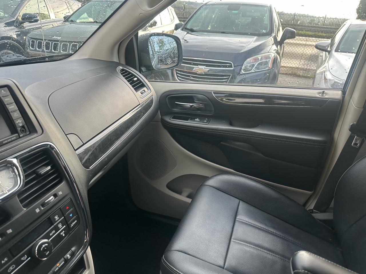 Chrysler Town & Country Touring 2016