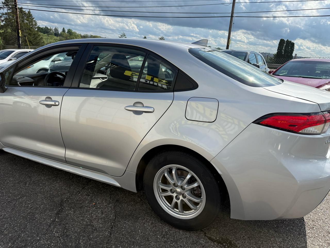 Toyota Corolla LE Hybrid 2022