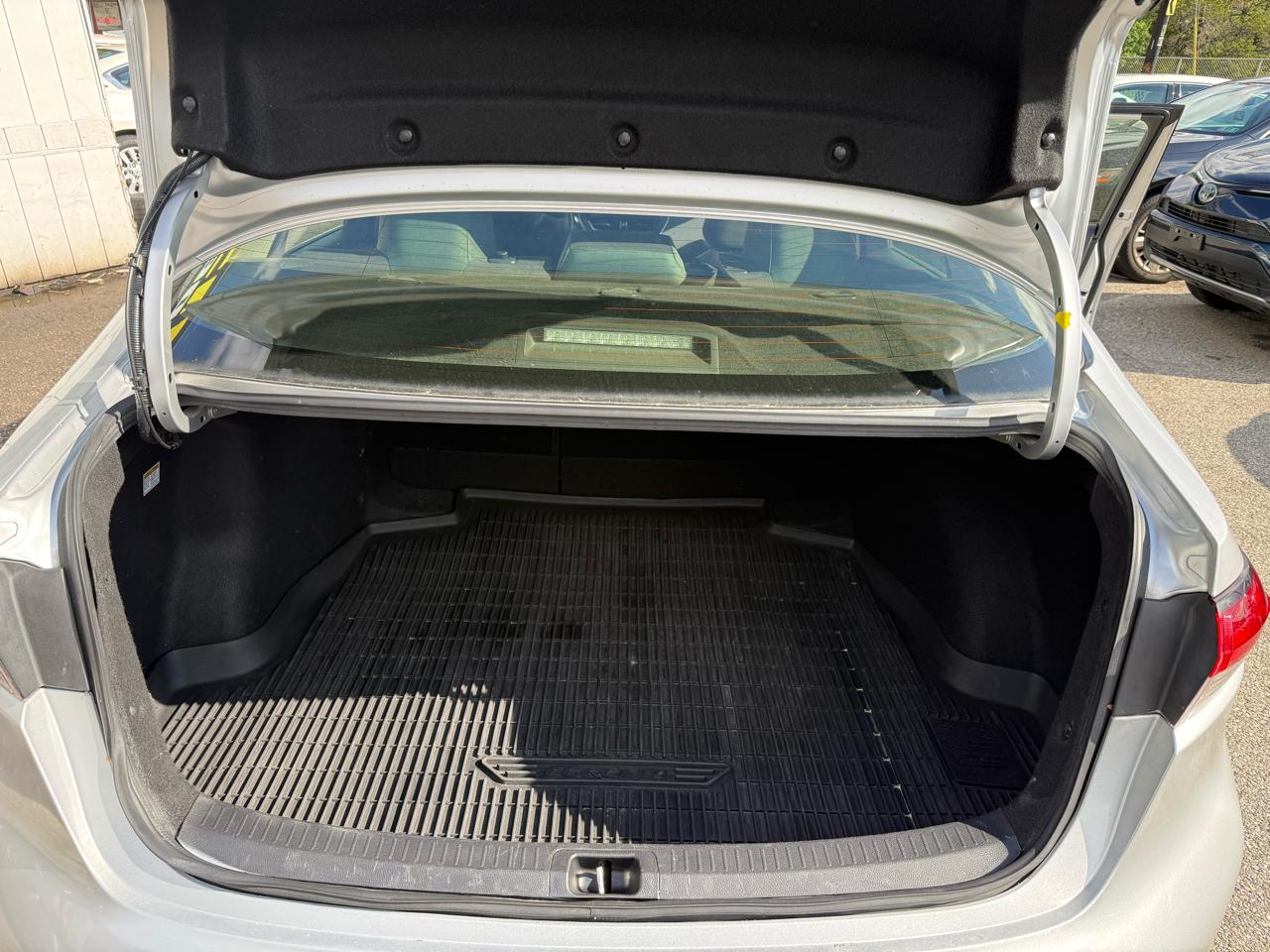 Toyota Corolla LE Hybrid 2022