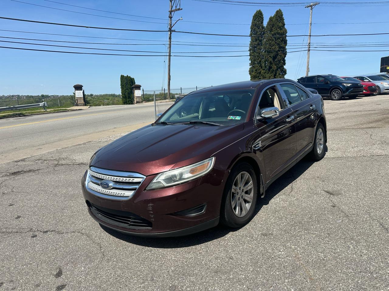 Ford Taurus SE FWD 2010