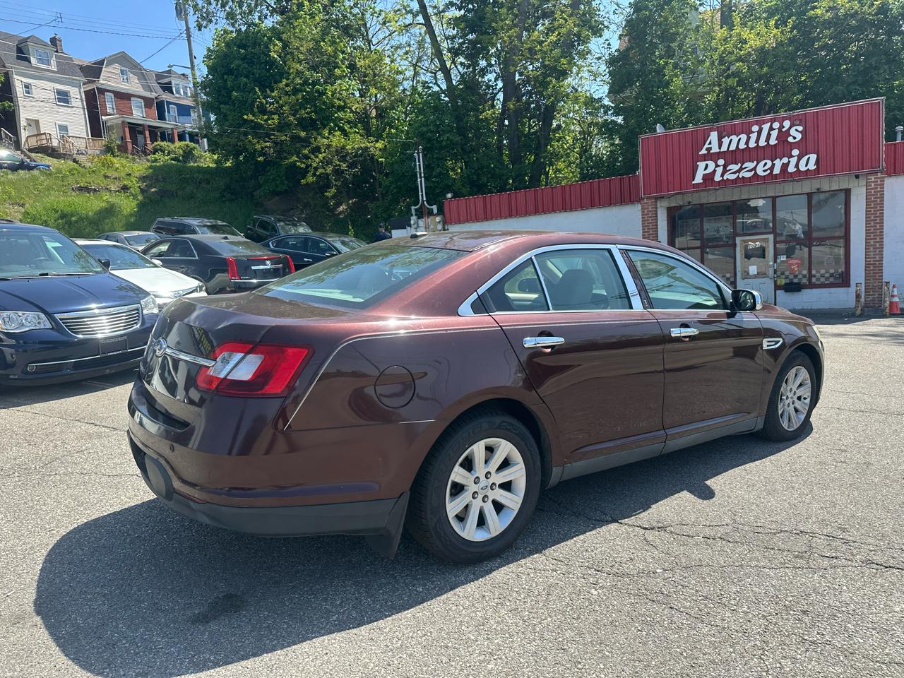 Ford Taurus SE FWD 2010