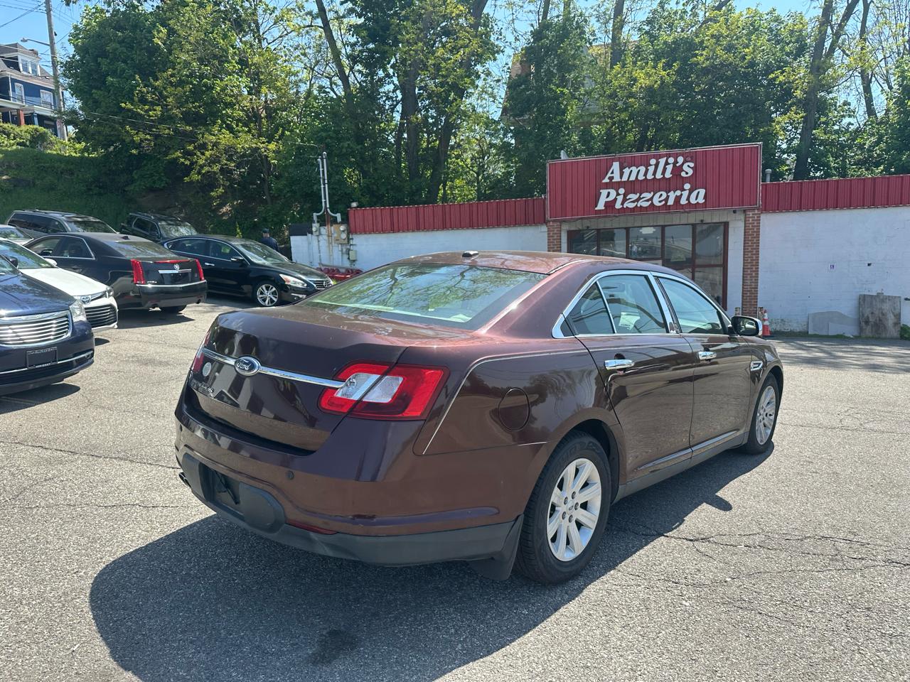 Ford Taurus SE FWD 2010