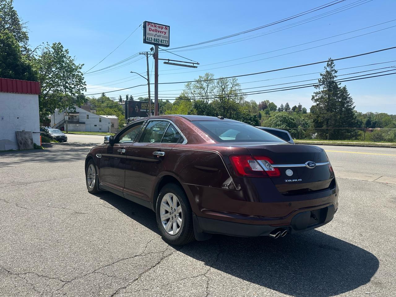 Ford Taurus SE FWD 2010