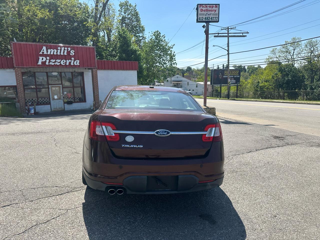 Ford Taurus SE FWD 2010