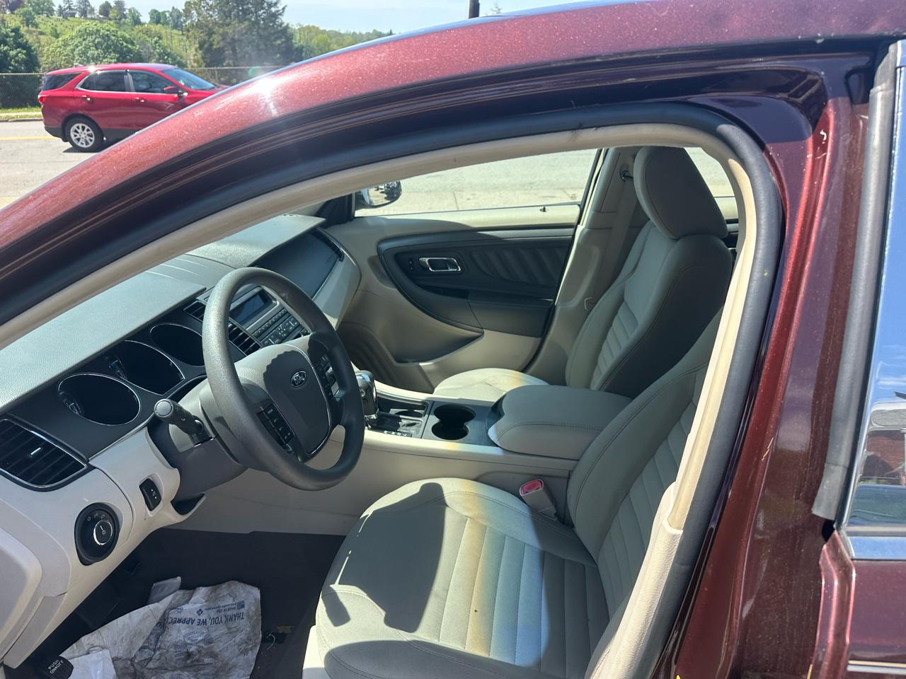 Ford Taurus SE FWD 2010