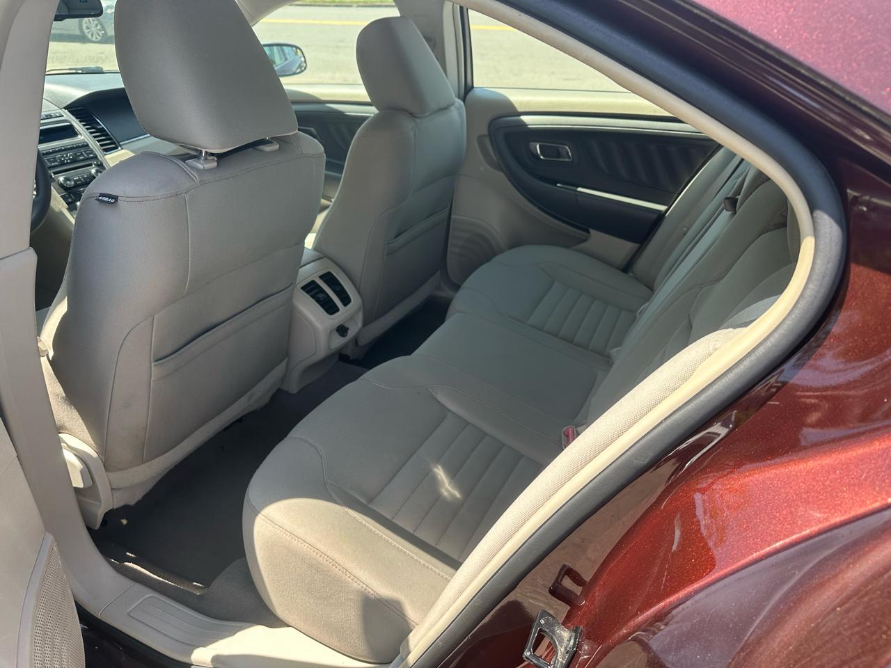 Ford Taurus SE FWD 2010