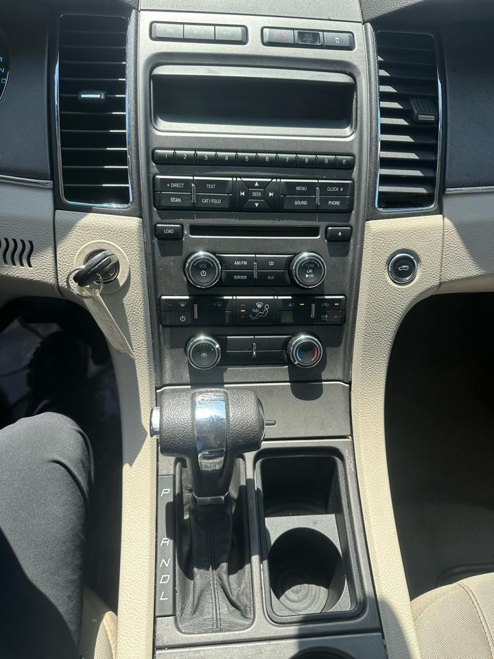 Ford Taurus SE FWD 2010