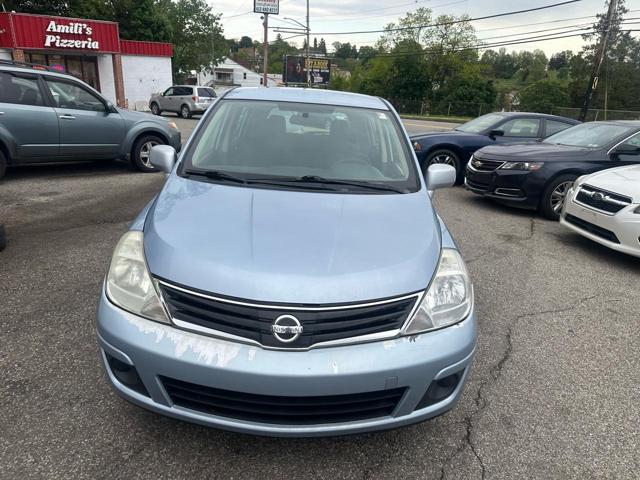 Nissan Versa 1.8 SL Hatchback 2011