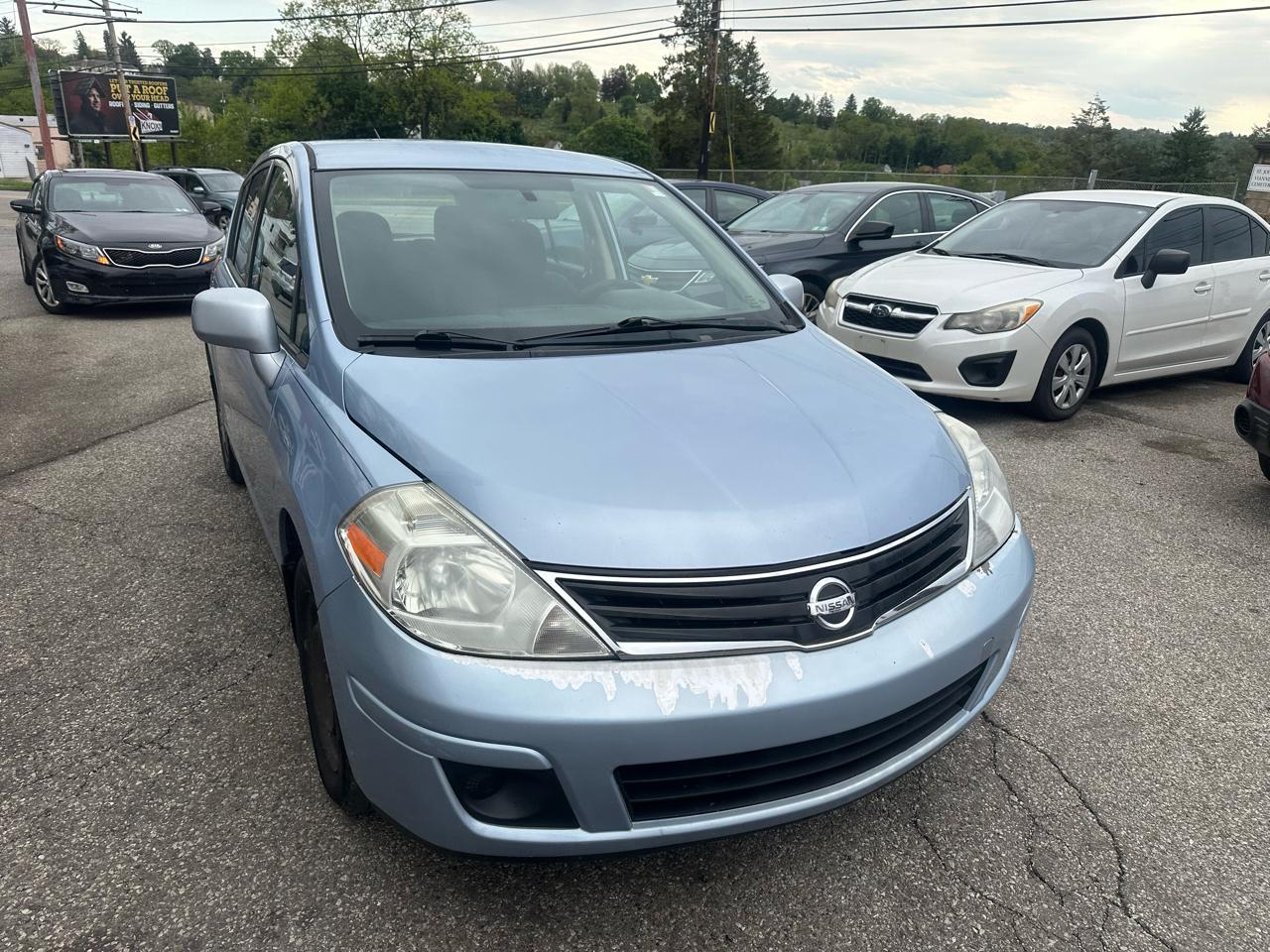 Nissan Versa 1.8 SL Hatchback 2011