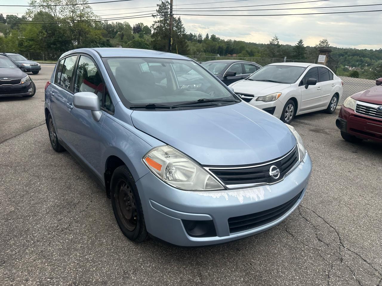 Nissan Versa 1.8 SL Hatchback 2011