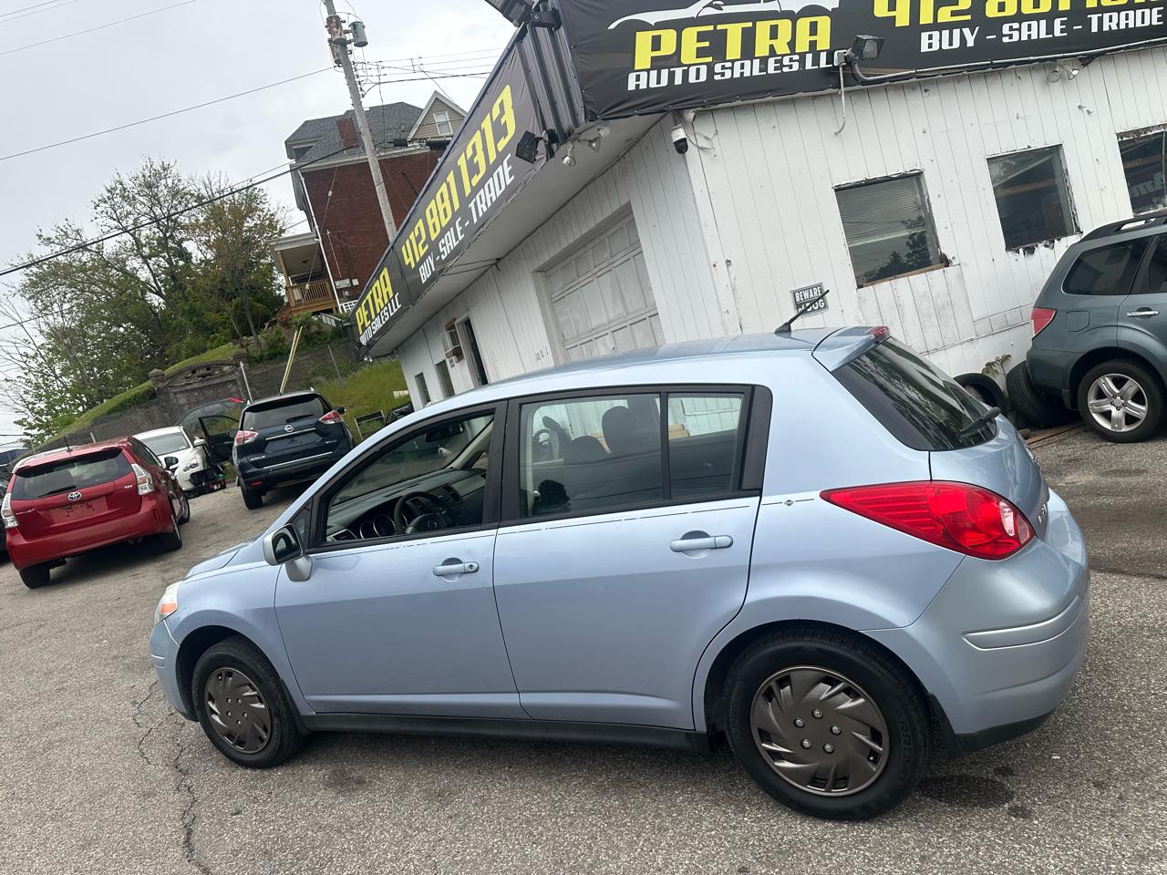 Nissan Versa 1.8 SL Hatchback 2011