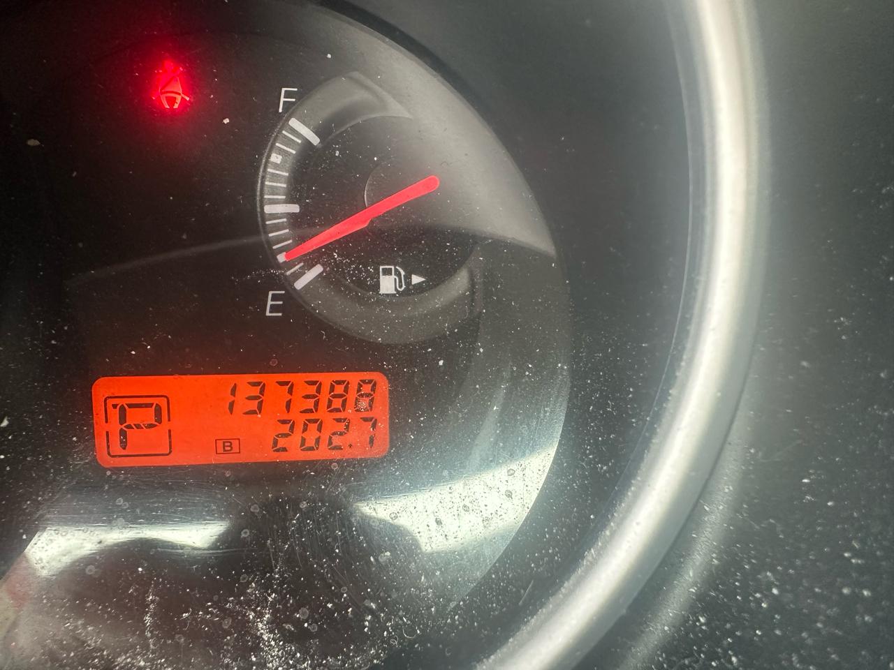Nissan Versa 1.8 SL Hatchback 2011
