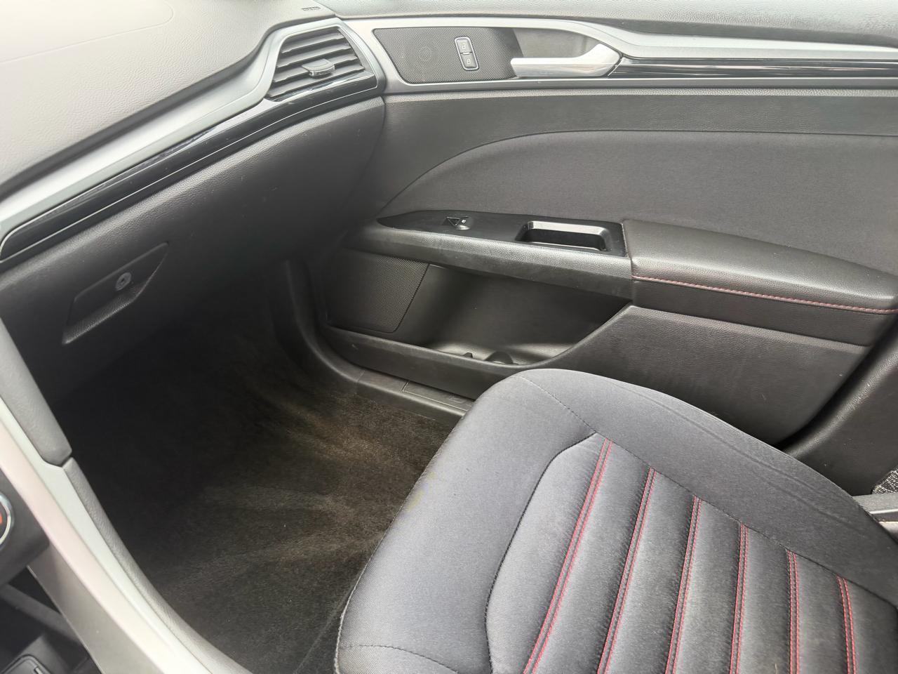 Ford Fusion SE 2015