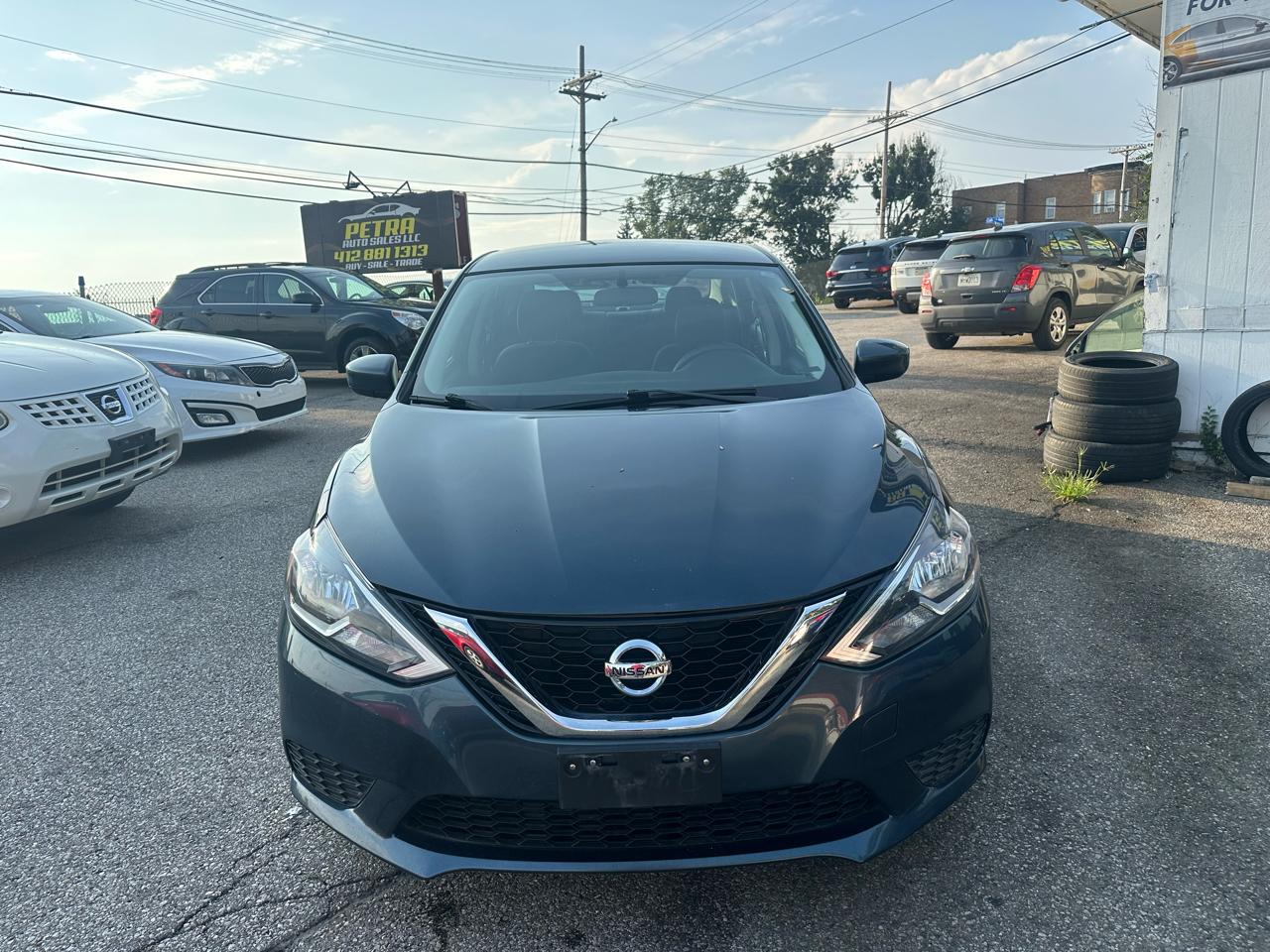 Nissan Sentra S 6MT 2017