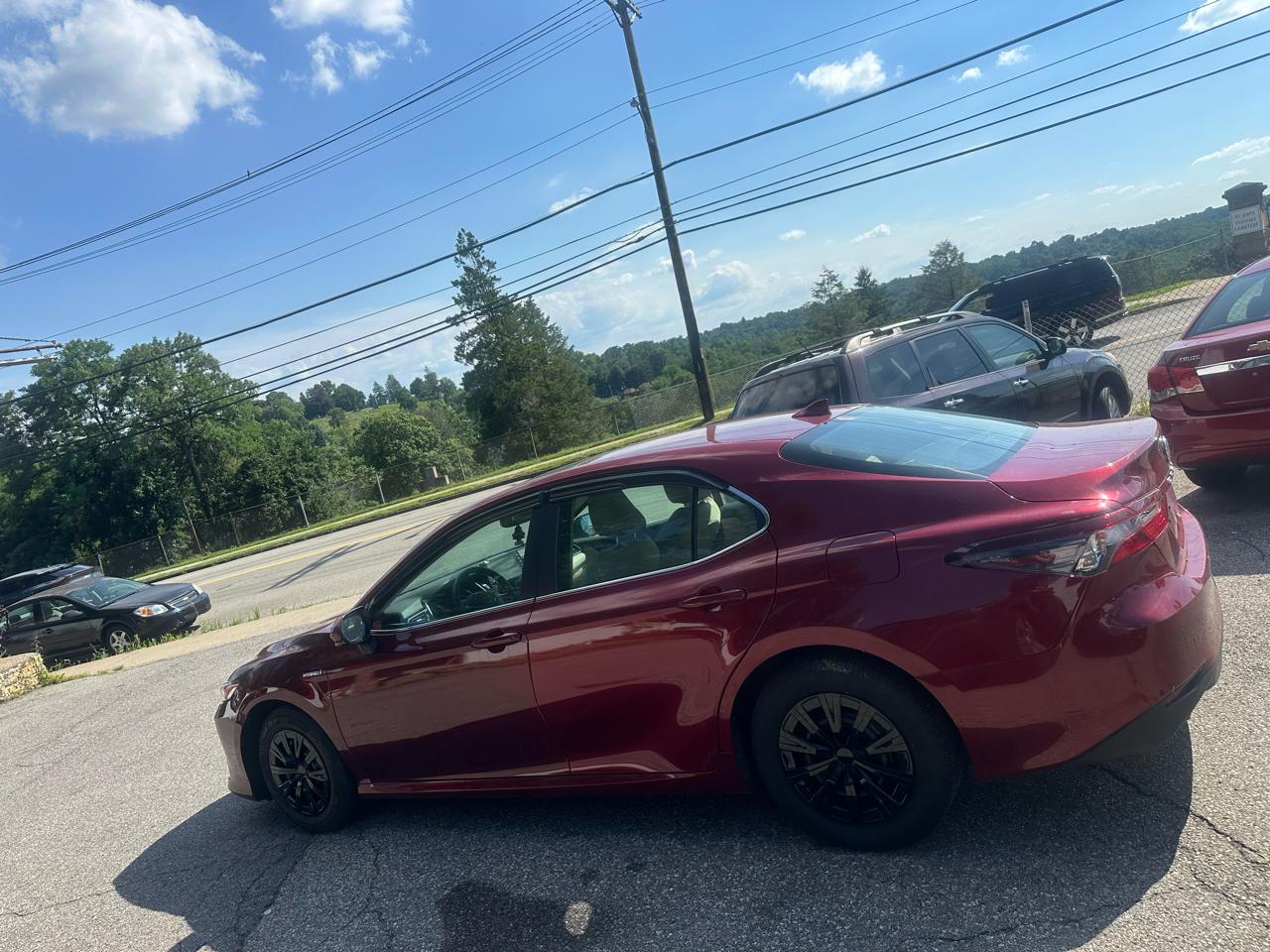 Toyota Camry Hybrid LE 2021