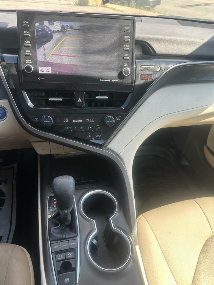 Toyota Camry Hybrid LE 2021