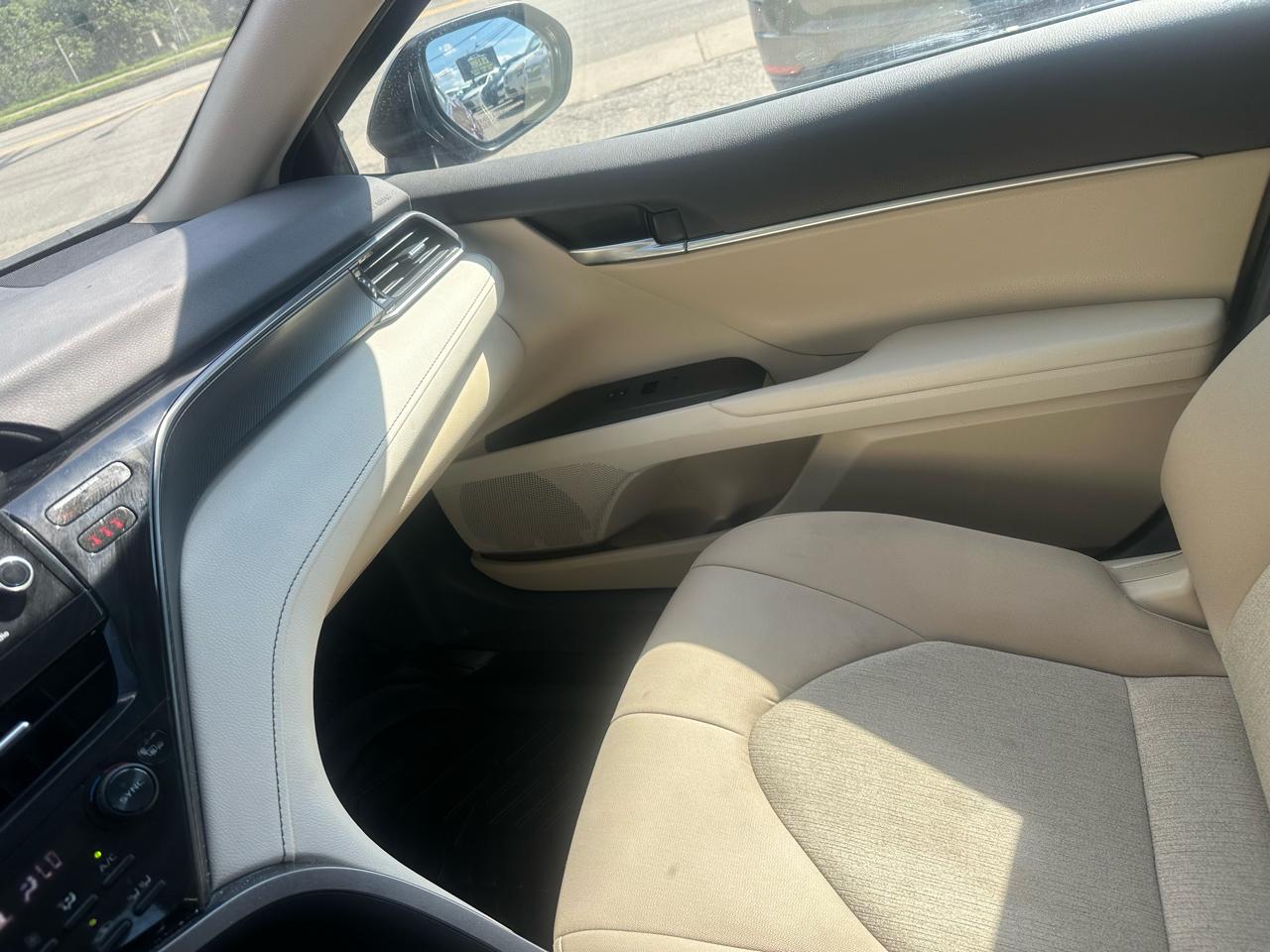 Toyota Camry Hybrid LE 2021