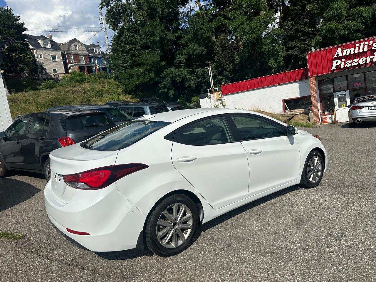 Hyundai Elantra SE 6AT 2016