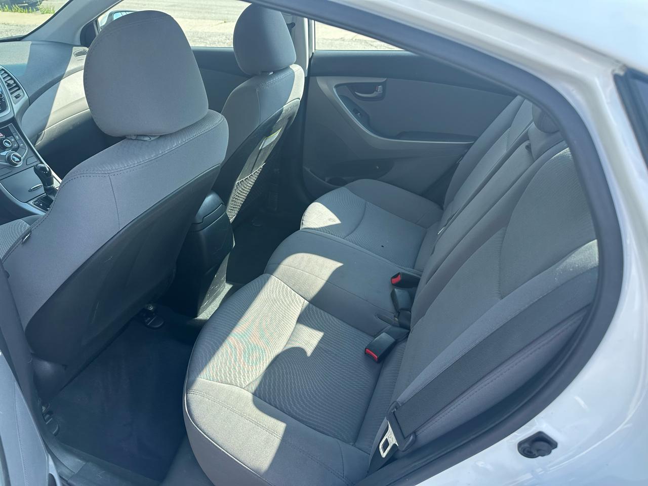 Hyundai Elantra SE 6AT 2016