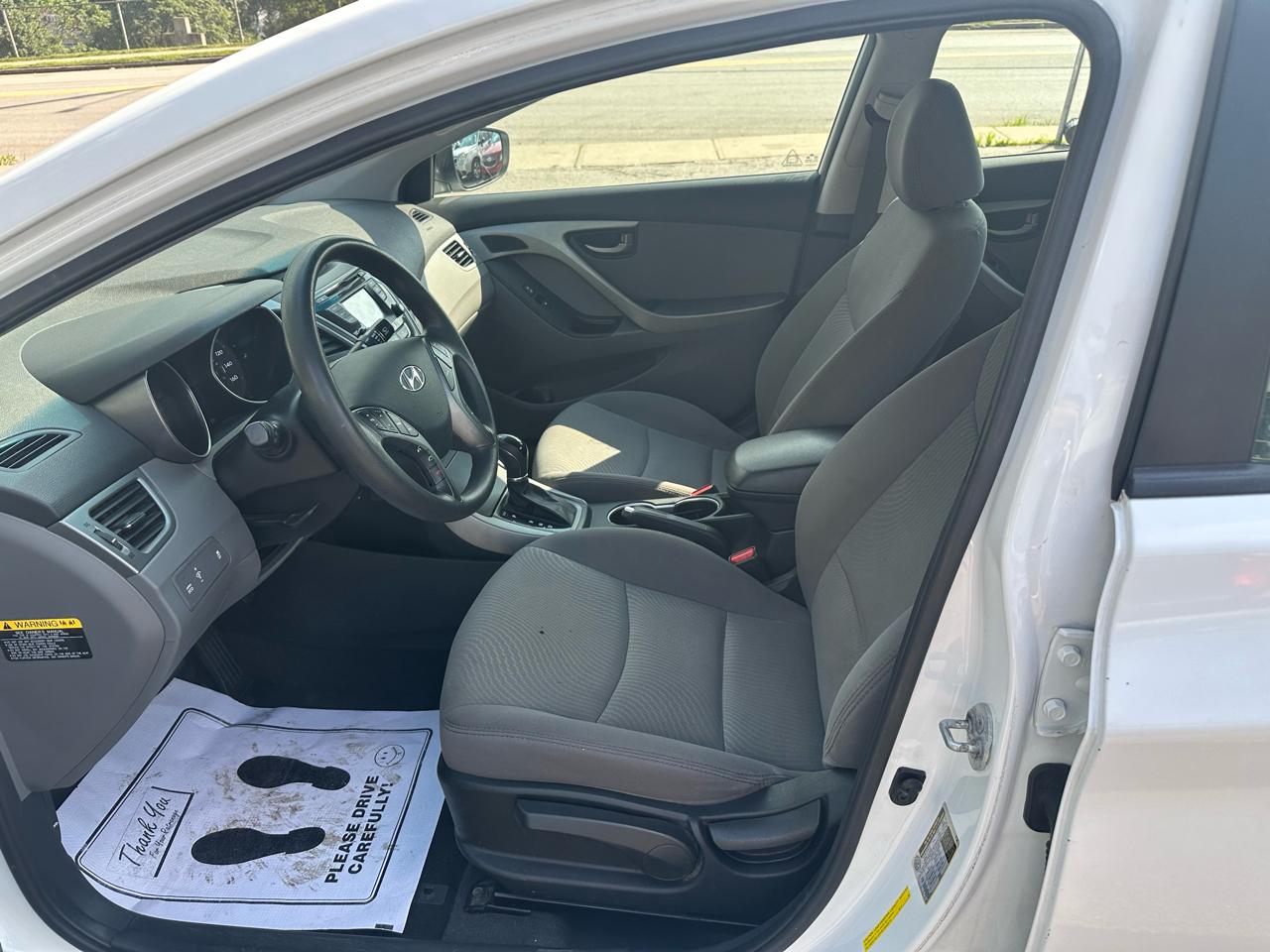 Hyundai Elantra SE 6AT 2016