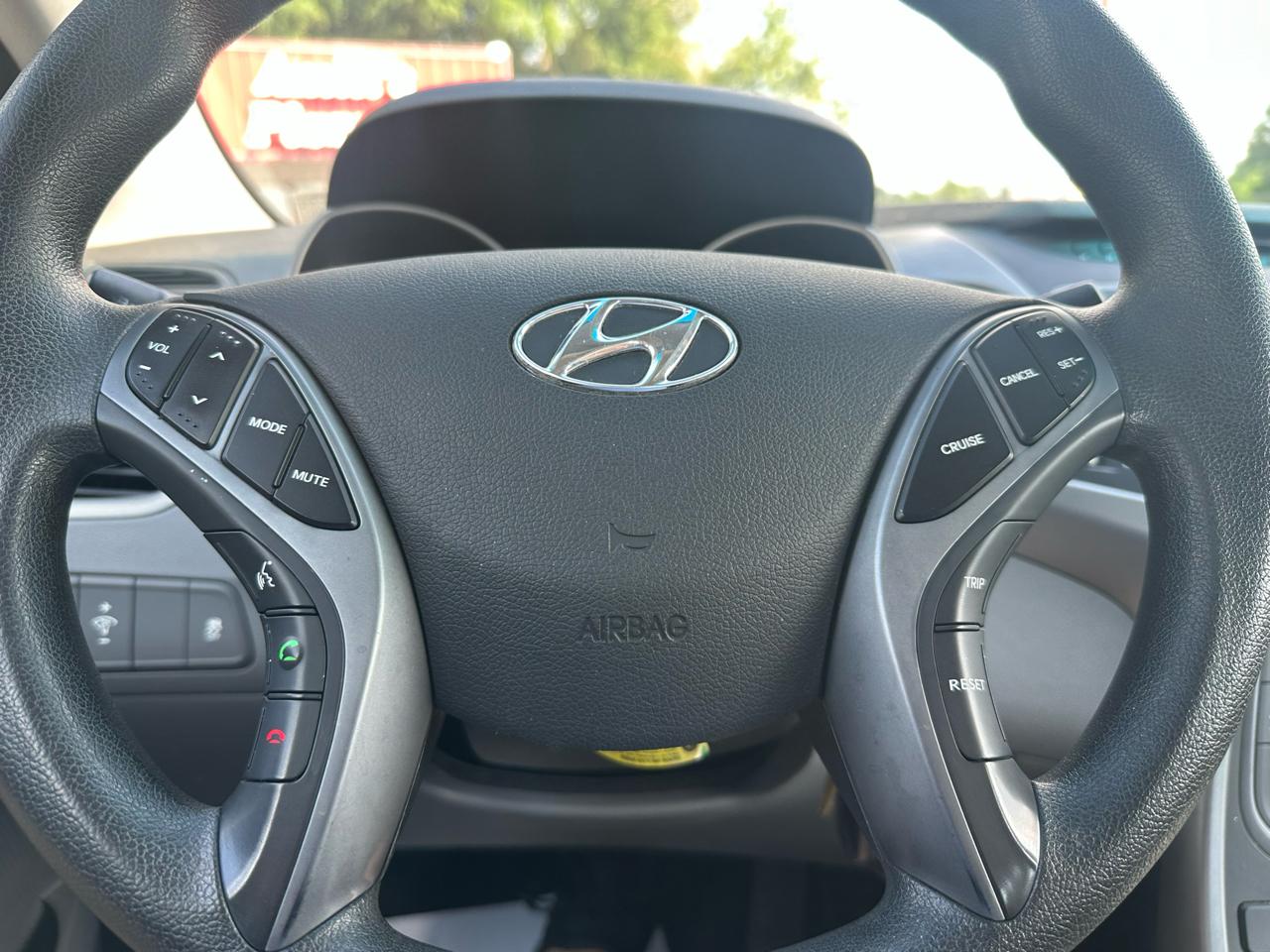 Hyundai Elantra SE 6AT 2016