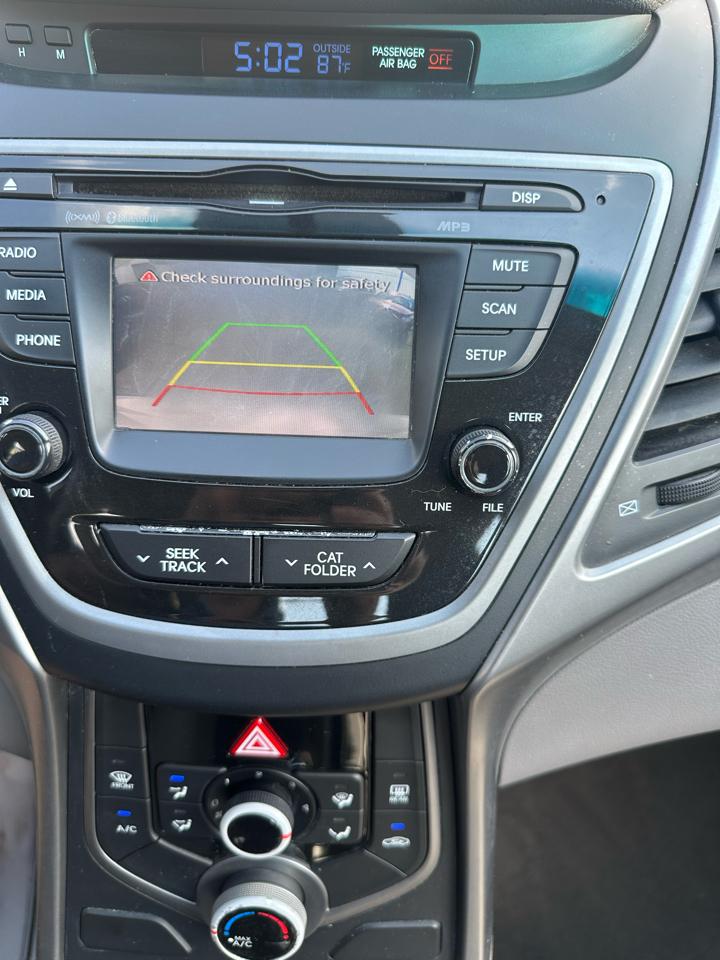 Hyundai Elantra SE 6AT 2016