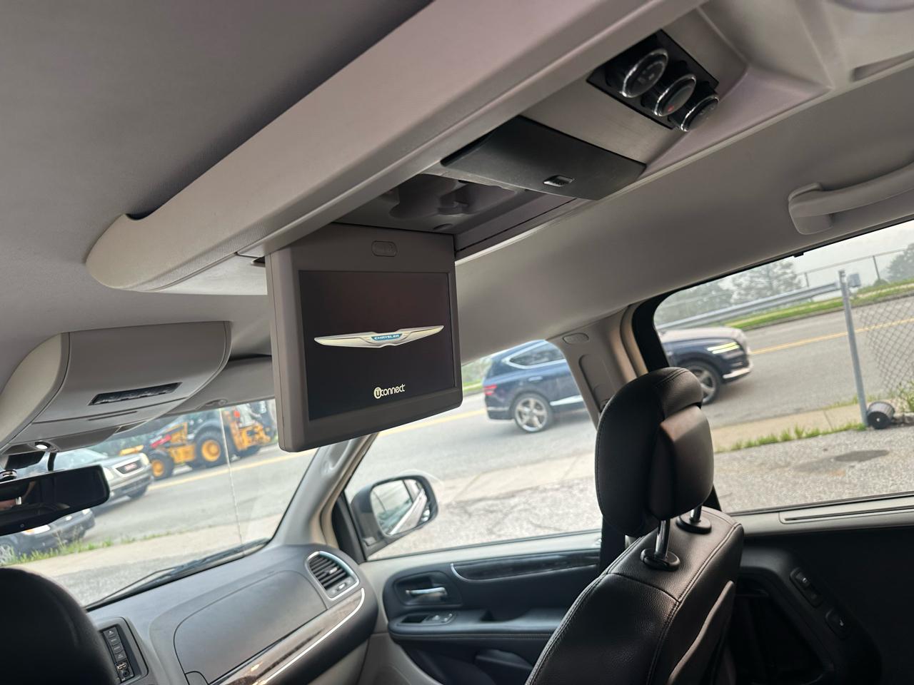 Chrysler Town & Country Touring-L 2014