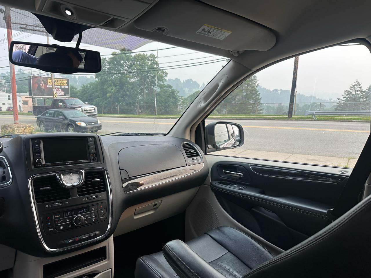 Chrysler Town & Country Touring-L 2014