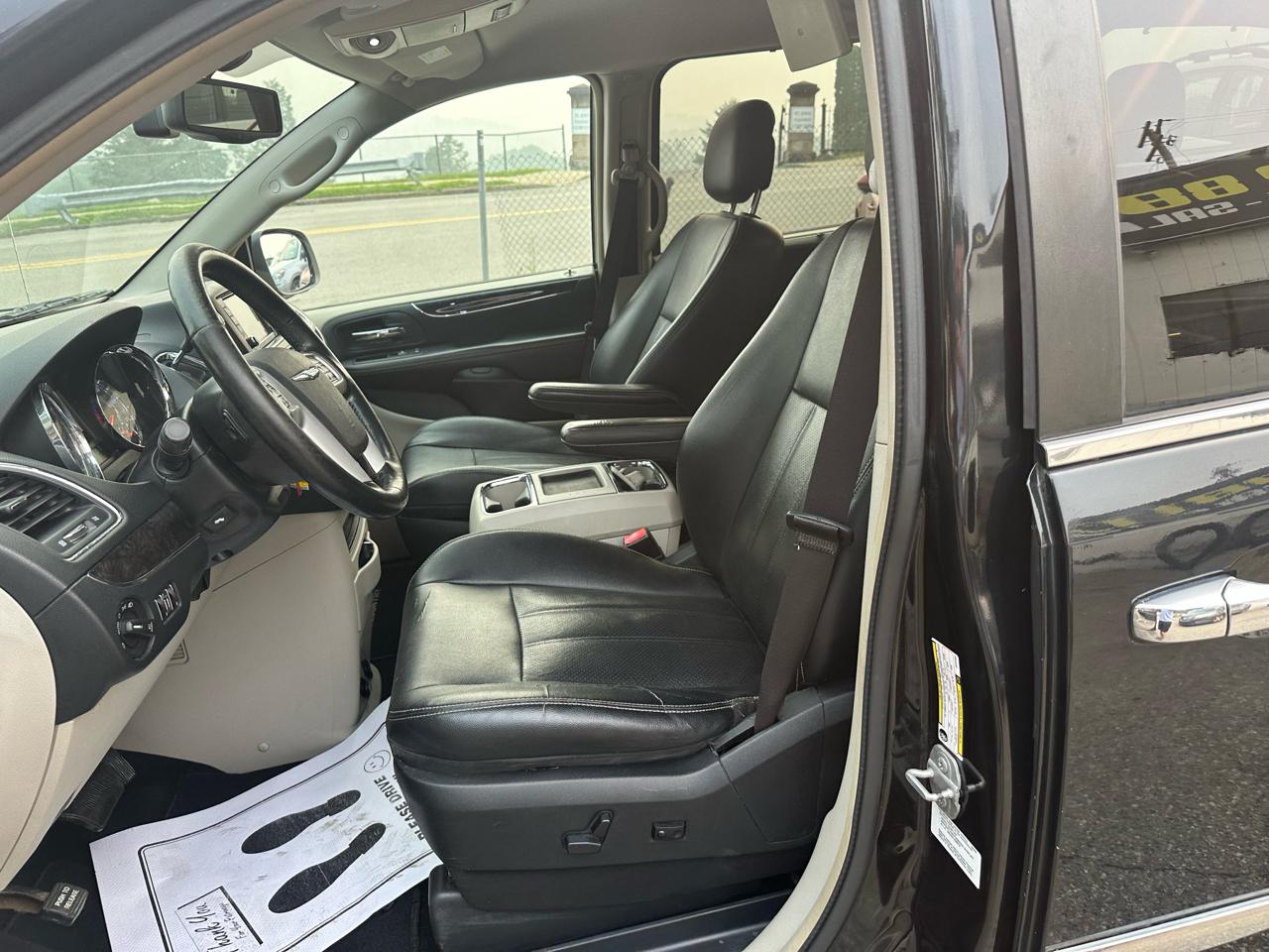 Chrysler Town & Country Touring-L 2014