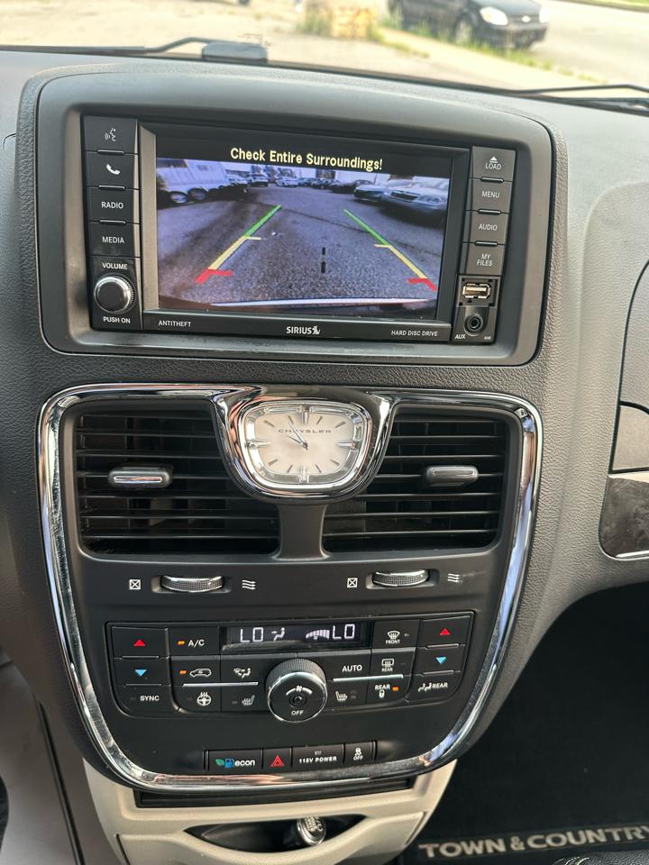 Chrysler Town & Country Touring-L 2014