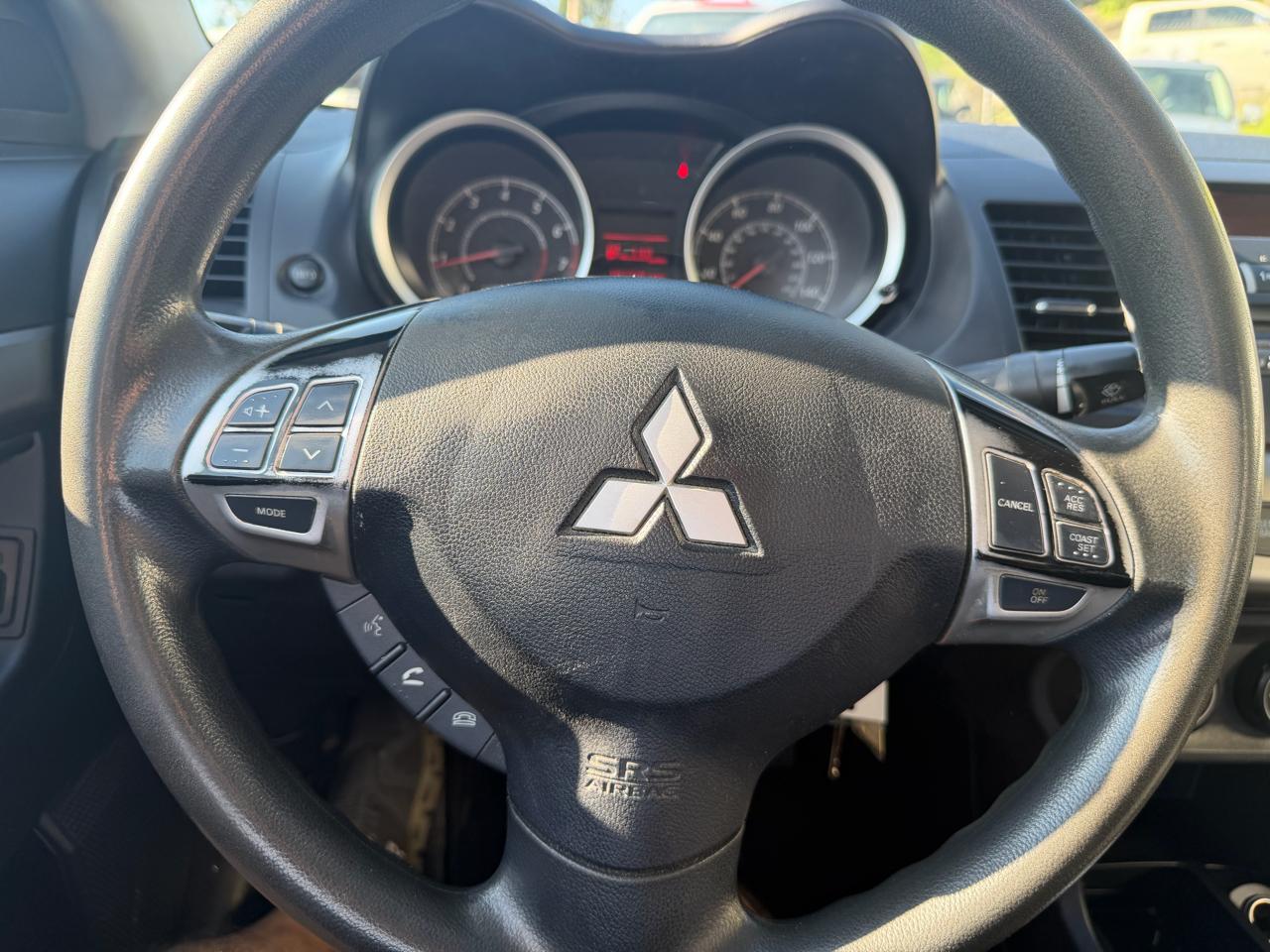 Mitsubishi Lancer ES 2013