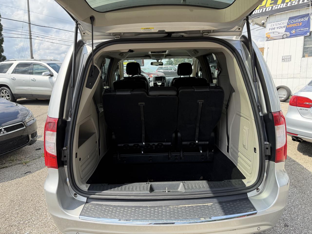 Chrysler Town & Country Touring 2012