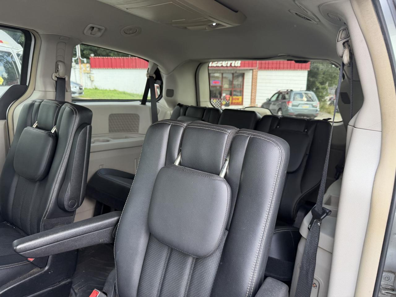 Chrysler Town & Country Touring 2012