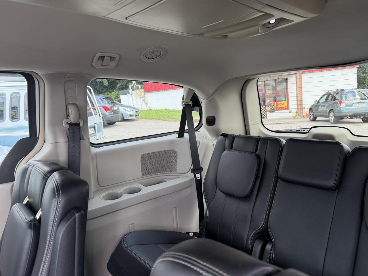 Chrysler Town & Country Touring 2012