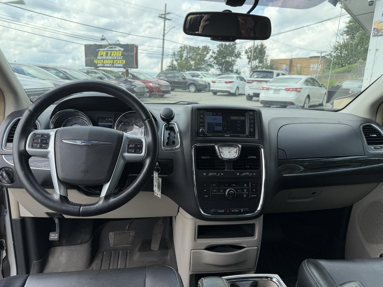 Chrysler Town & Country Touring 2012