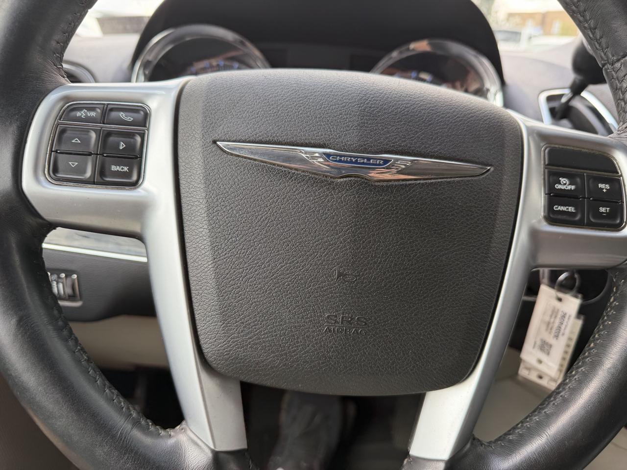 Chrysler Town & Country Touring 2012