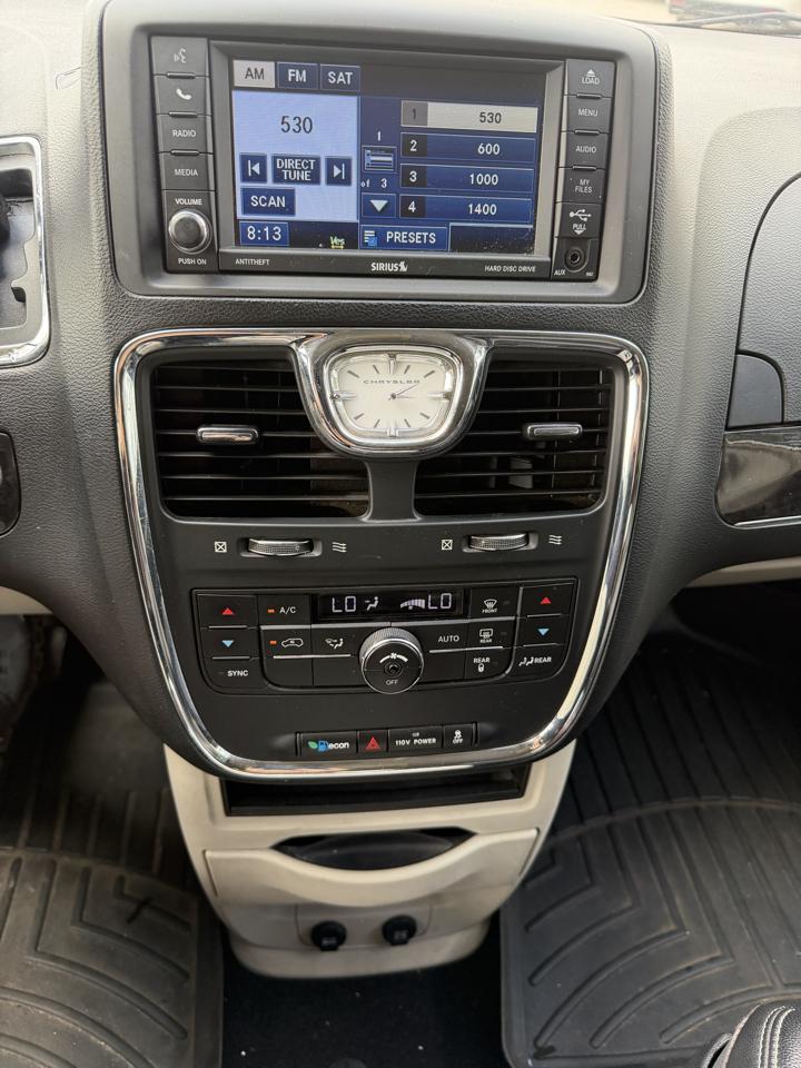 Chrysler Town & Country Touring 2012