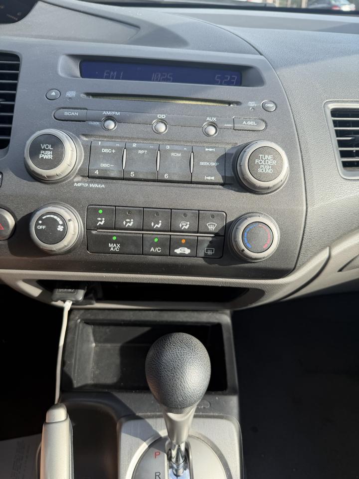 Honda Civic 4dr Sdn LX Auto 2010