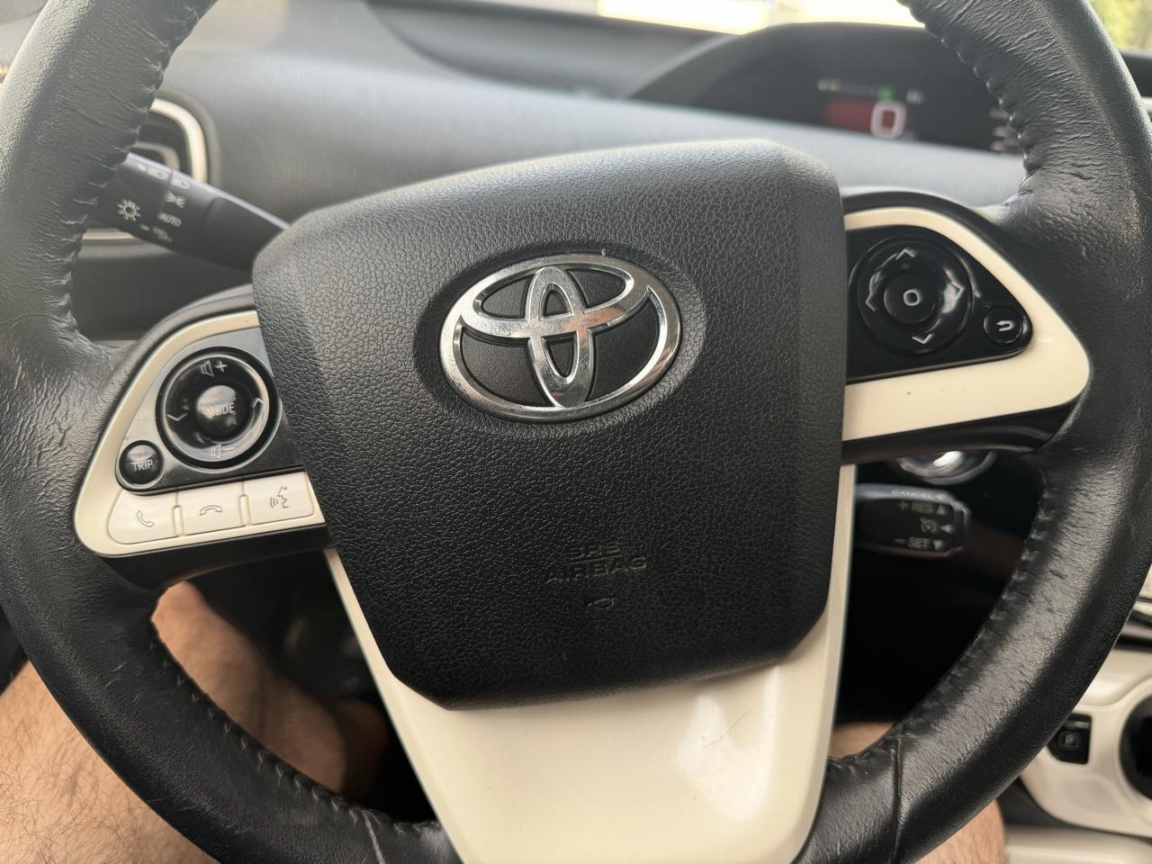 Toyota Prius Two Eco 2016