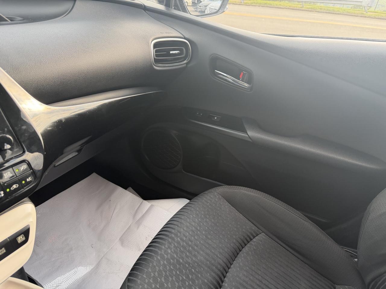 Toyota Prius Two Eco 2016