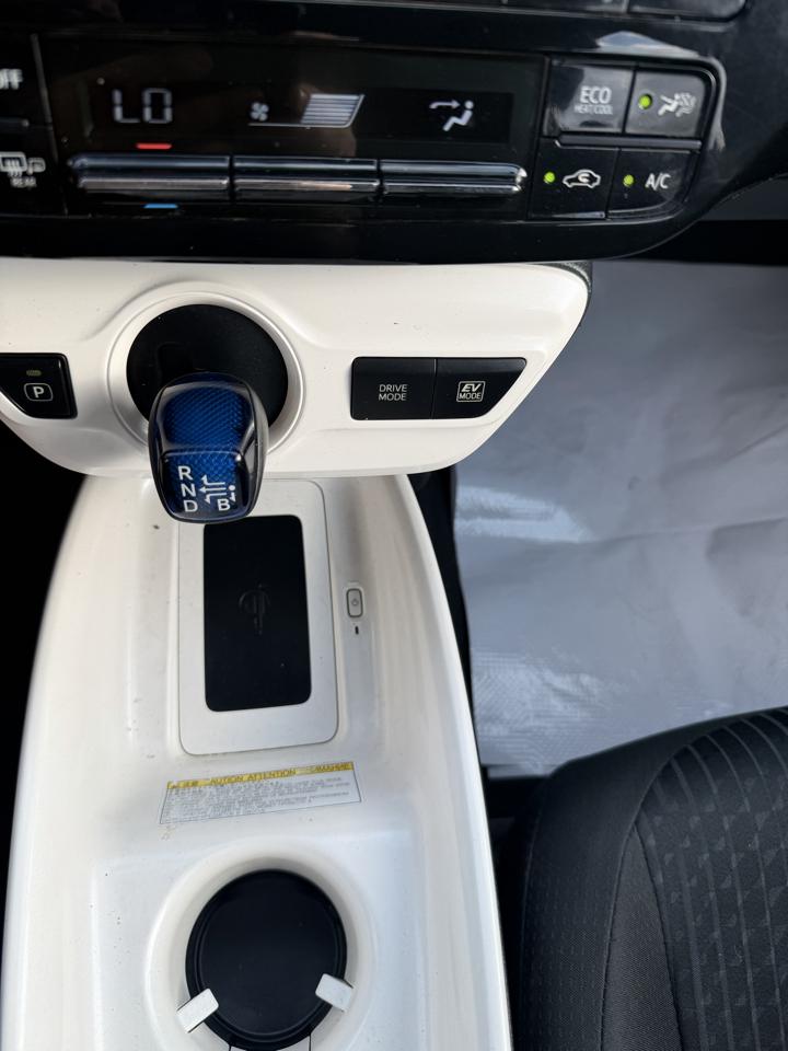 Toyota Prius Two Eco 2016