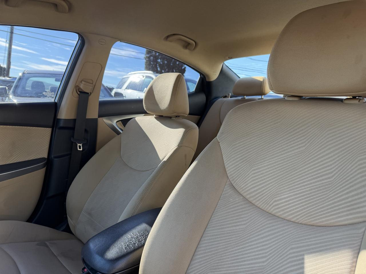 Hyundai Elantra Limited 2012