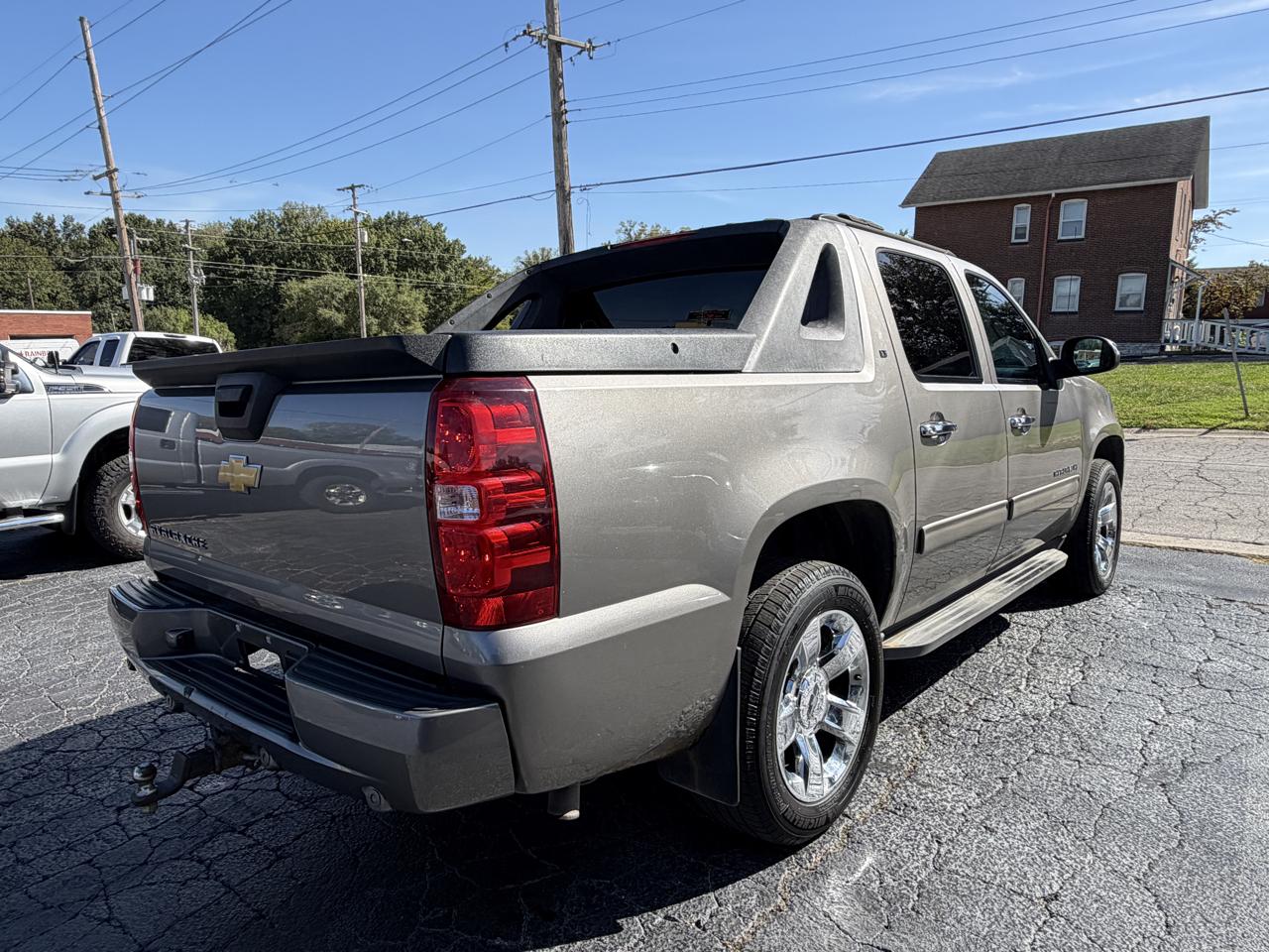 Chevrolet Avalanche LT 4WD 2012